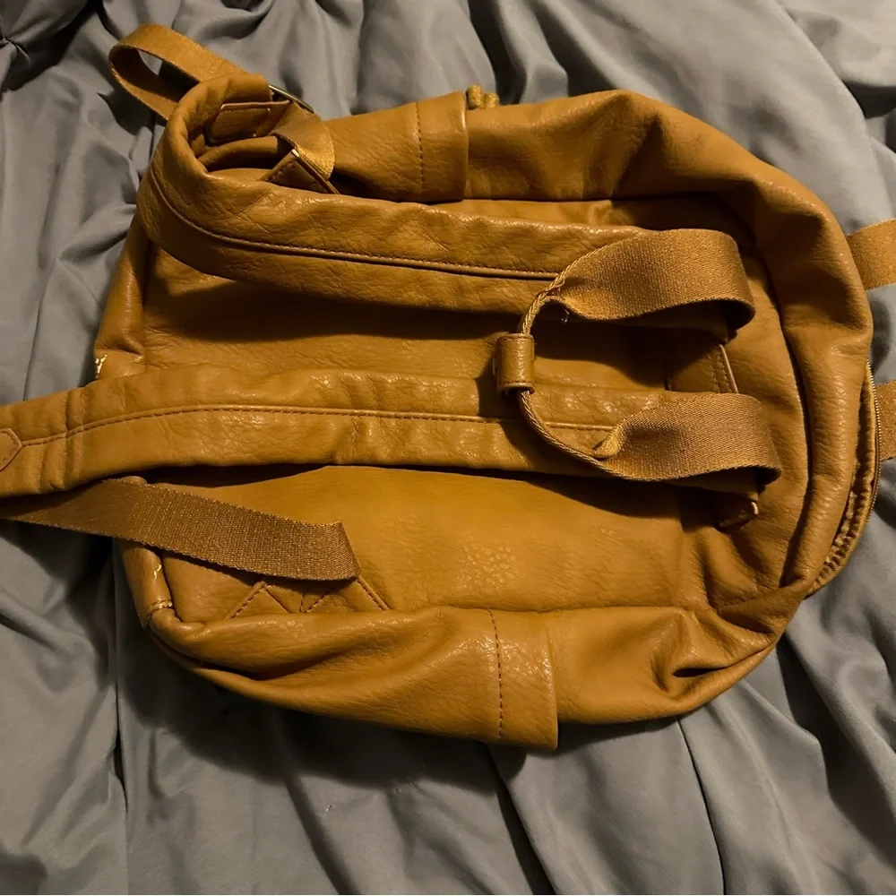 Backpack - Picture 3 of 5